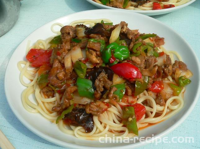 The Method of Xinjiang Oil Meat Noodles