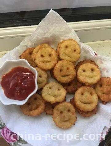 Preparation of Smiling Face Potato Chicken Cake