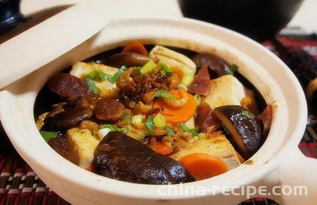 The method of making winter mushrooms, shrimp, rice, and tofu in a pot