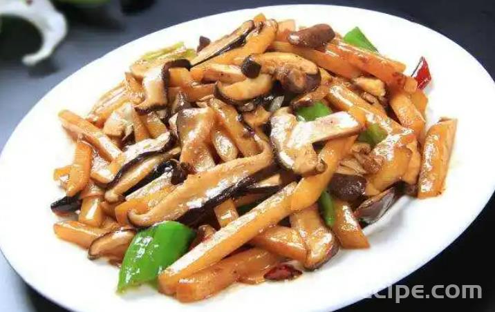 The recipe for stir frying shiitake mushrooms with potato chips