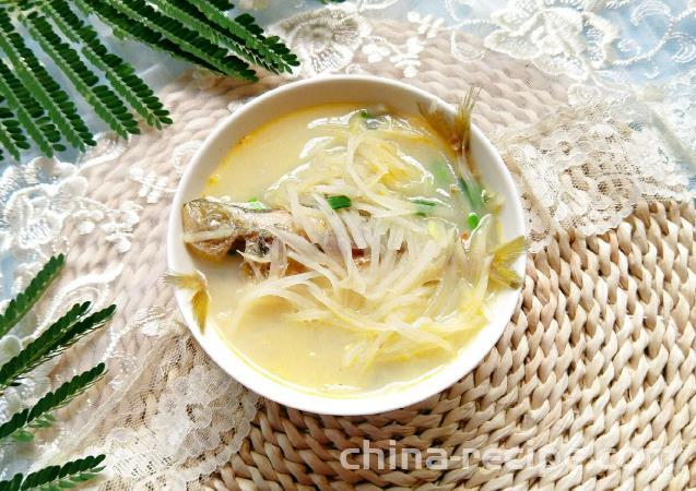 Preparation of Little Yellow Croaker and Radish Shredded Soup