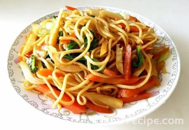 The method of stir fried noodles with seasonal vegetables