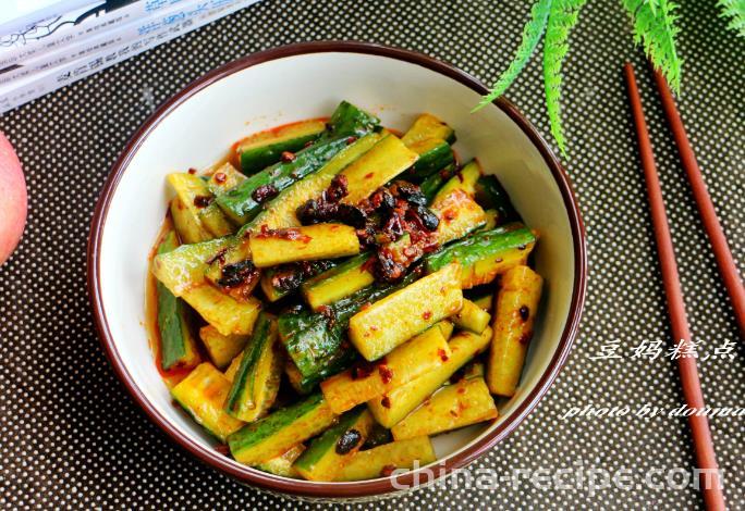 A super simple recipe for cold cucumber salad