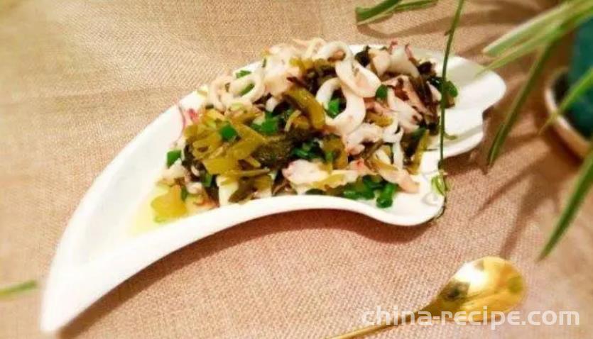 The method of stir frying squid with pickled vegetables