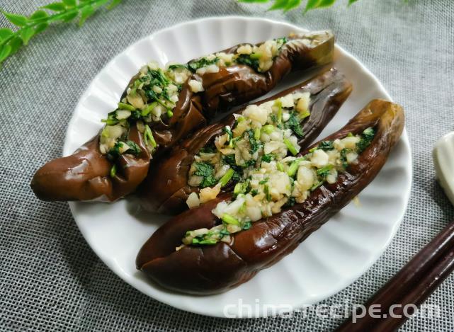 The recipe for garlic, eggplant, pickled vegetables