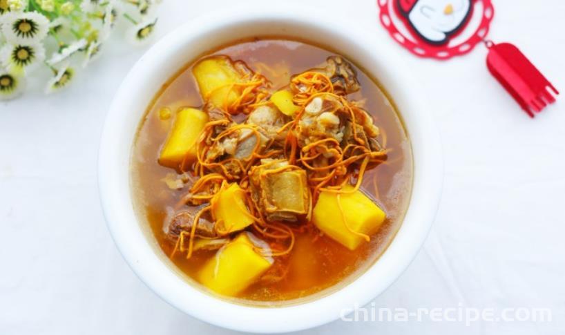 Preparation of Cordyceps sinensis flower yam bone soup