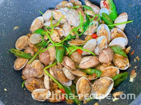 The method of stir frying flower shells