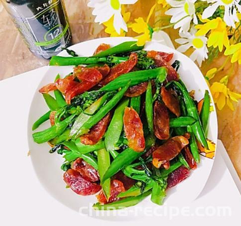 The method of stir frying mustard sprouts with sausages