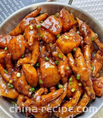 The recipe for Korean style spicy fried potato and chicken feet