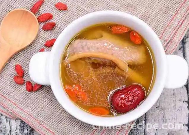 Preparation of Roast squab Soup with Red Dates and Chinese Wolfberry