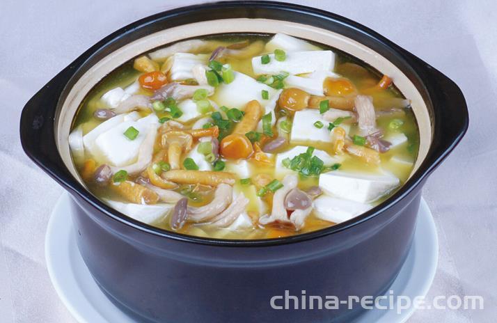 The recipe for stewing tofu with mushrooms