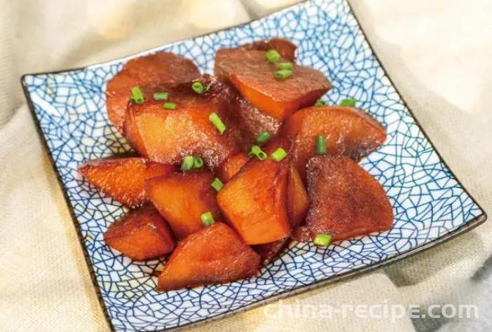 The recipe for braised carrot chunks