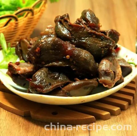 The recipe for braised dried duck gizzards