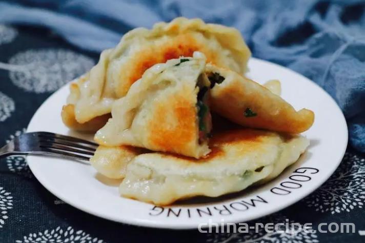 Method of Fried Fried Chinese leek dumplings