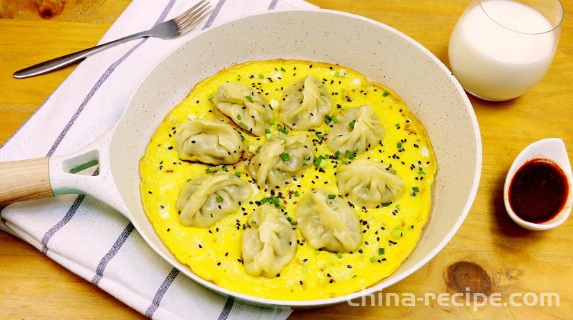 The method of frying dumplings with eggs