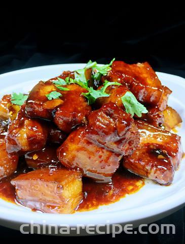 Practice of Braised pork belly in Brown Sauce with Beer