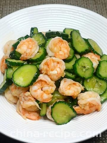 The method of stir frying shrimp and melon