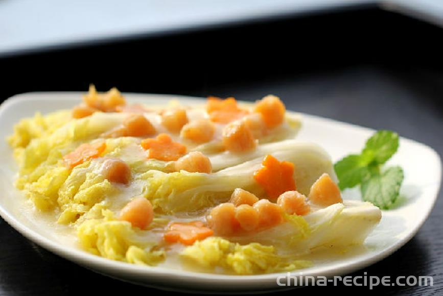 The Method of Steaming Baby Cabbage with Scallops