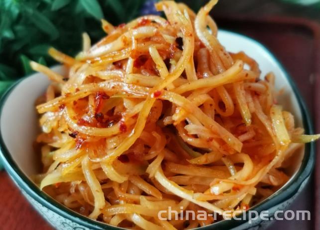 The method of mixing pickled vegetables with shredded bumps