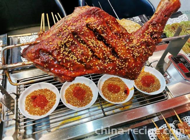 The recipe for roasted lamb legs with honey sauce