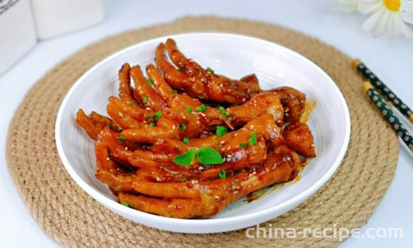 The recipe for spicy chicken feet