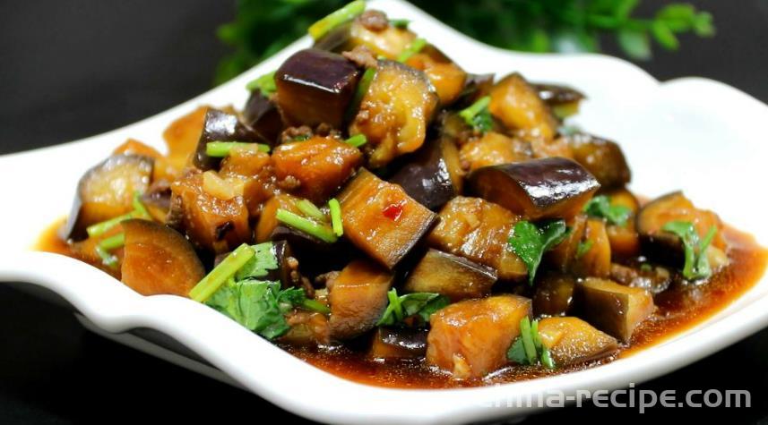 The method of stir frying beef with eggplant