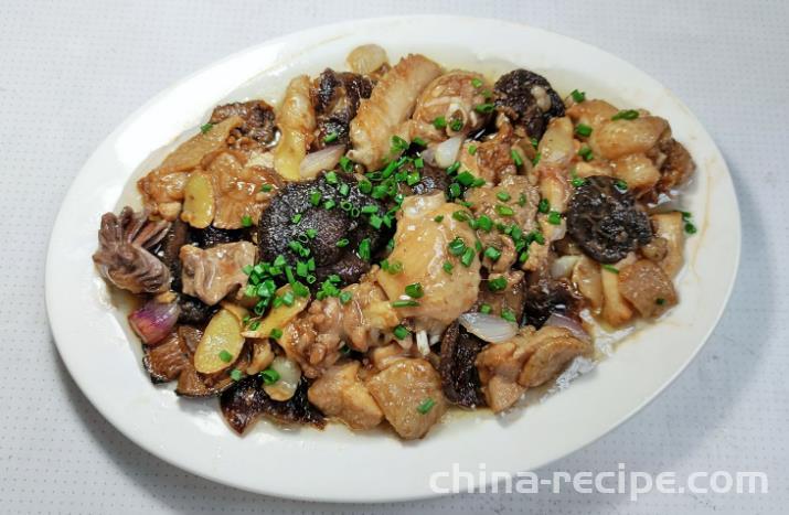 Method of Steaming Smooth Chicken with Mushrooms and Abalone