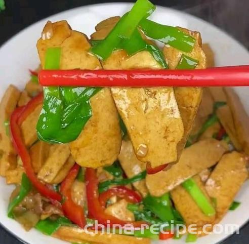 Quick fried dried tofu with leeks