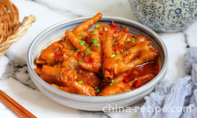 The recipe for braised chicken feet