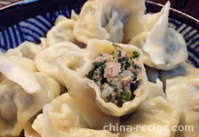 The preparation of shepherd's purse and pork dumplings