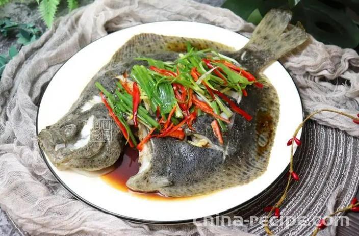 The recipe for steamed Duobao fish