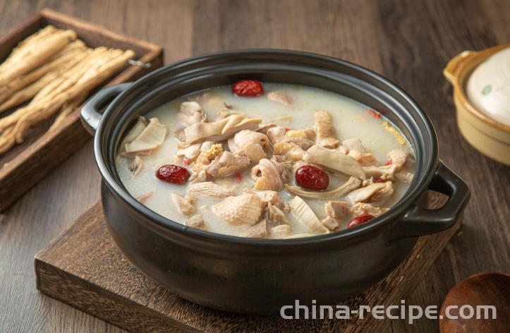 Preparation of Pepper Pork Tripe and Chicken Soup