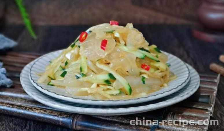 The recipe for cold mixed jellyfish slices