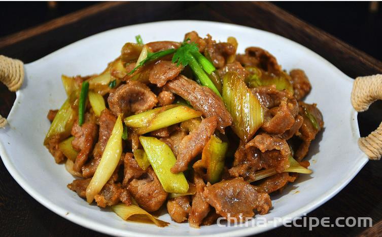 Stir-fried mutton slices with Chinese onion or green scallion with scallions