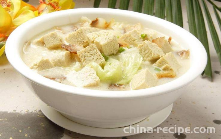 The method of stewing frozen tofu with cabbage