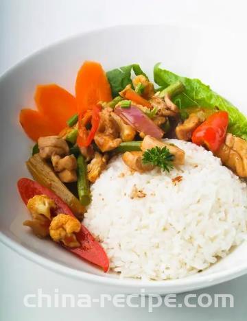 The recipe for chicken and vegetable stewed rice