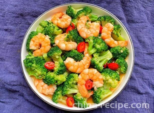 The method of stir frying broccoli with shrimp