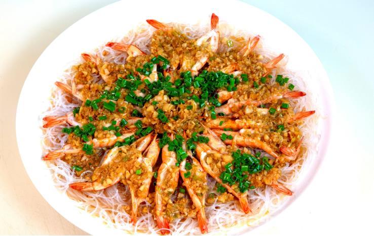 Method of Steaming Shrimp with Garlic, Vermicelli, Crab and Willow