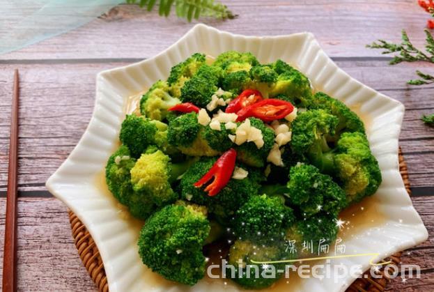 The recipe for garlic minced broccoli