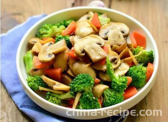 The method of stir frying broccoli with shiitake mushrooms