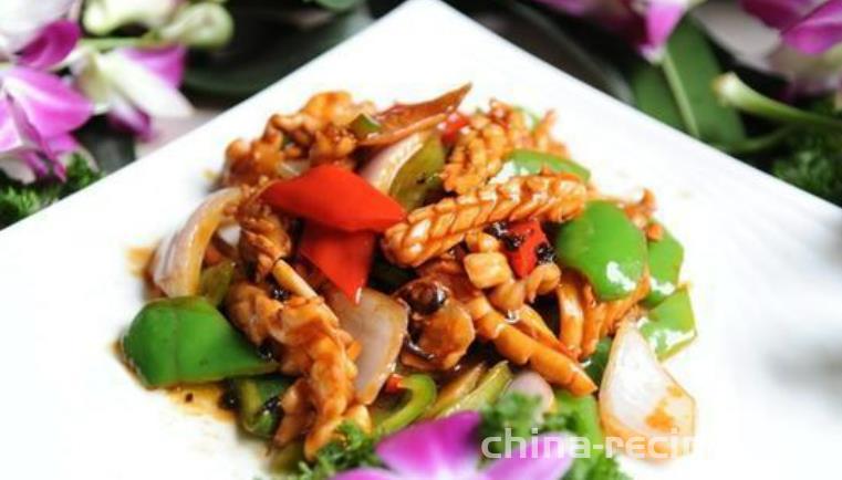 The method of stir frying fresh squid with preserved soy sauce and pepper