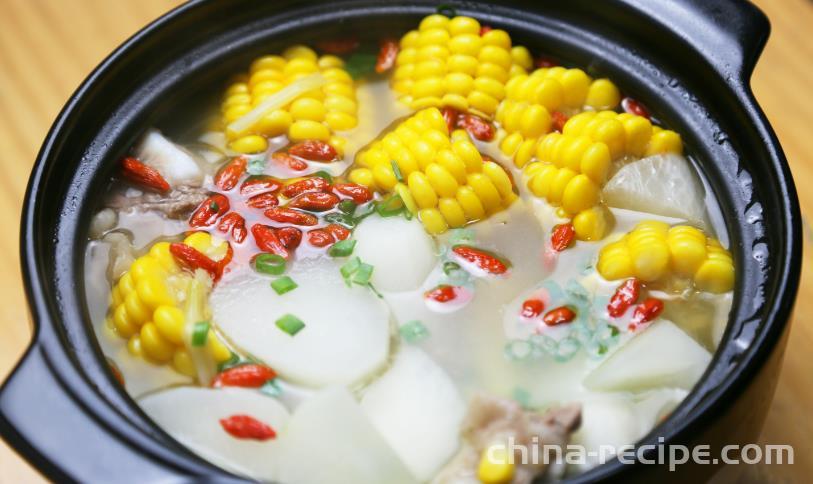 The recipe for stewing pork ribs with sweet corn