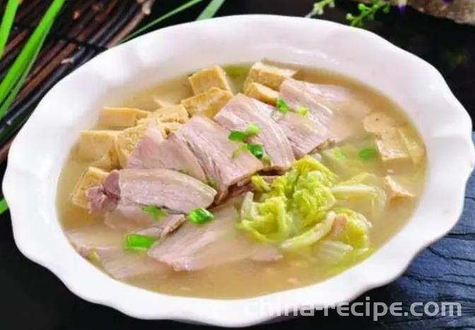 The method of stewing large tofu with cabbage and pork