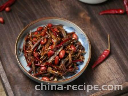 The recipe for spicy peanuts and dried fish