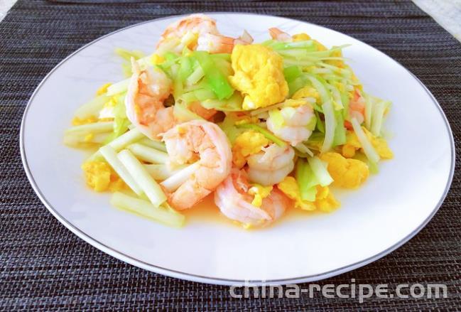 The method of stir frying shrimp and eggs