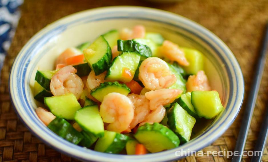 The method of stir frying shrimp with cucumber