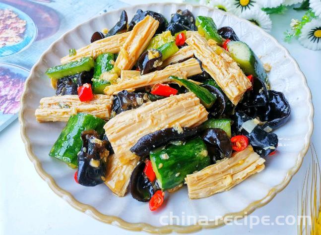 Practice of Mixed Fungus with Rolls of dried bean milk creams