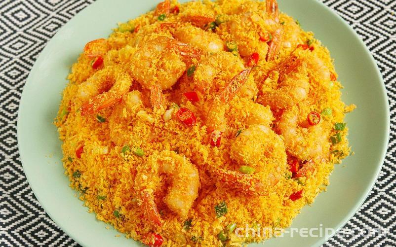 The method of stir frying shrimp with crispy breadcrumbs