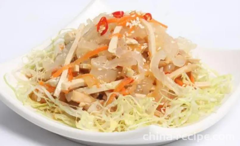 The method of making cold jellyfish salad