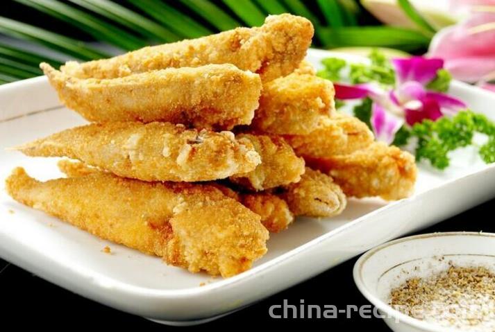 The method of dry frying yellow croaker